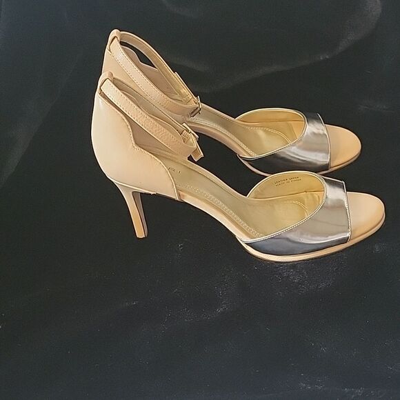 Tahari Heeled ankle Sandles Like new - Picture 3 of 12